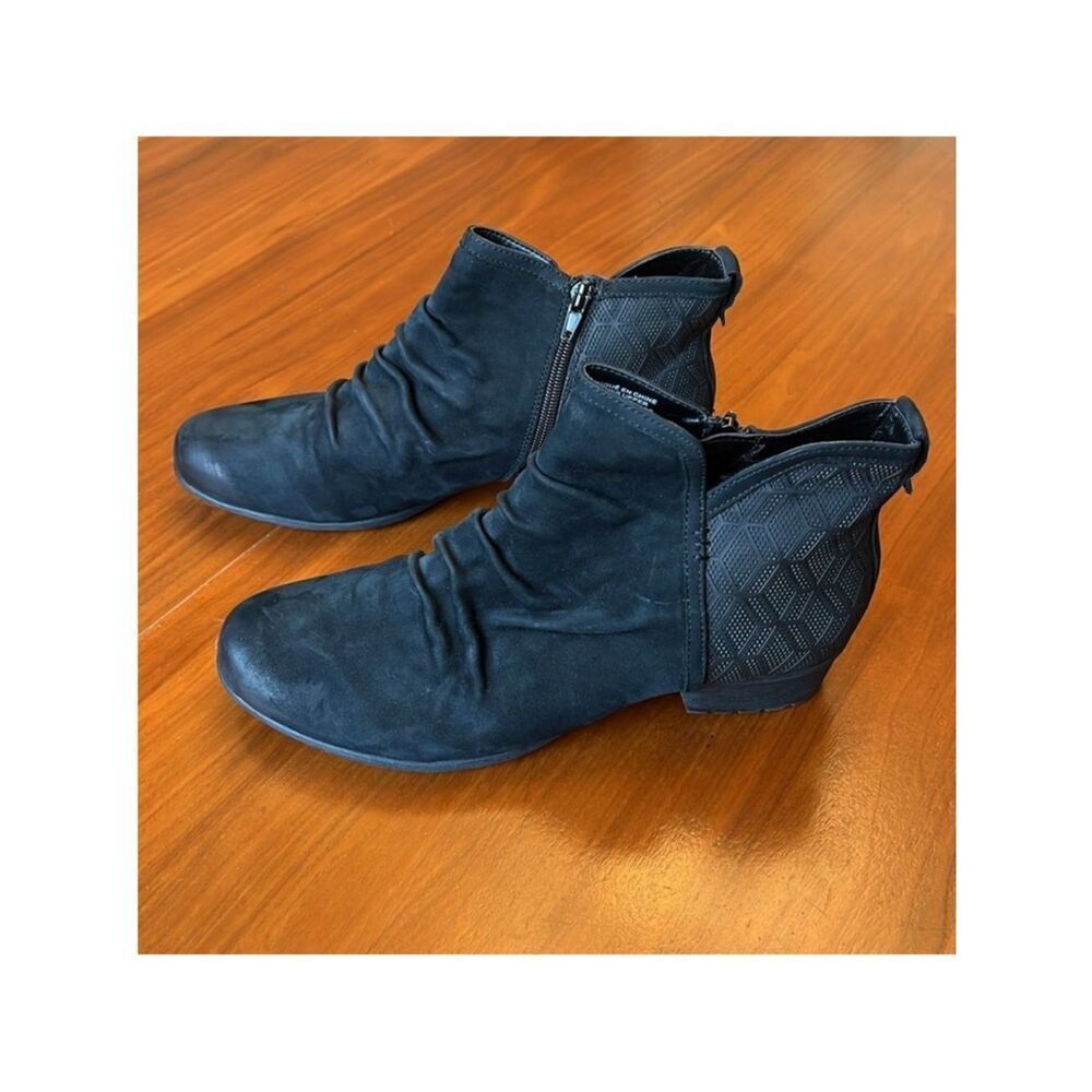 Rockport textured heel ankle boots suede size 10